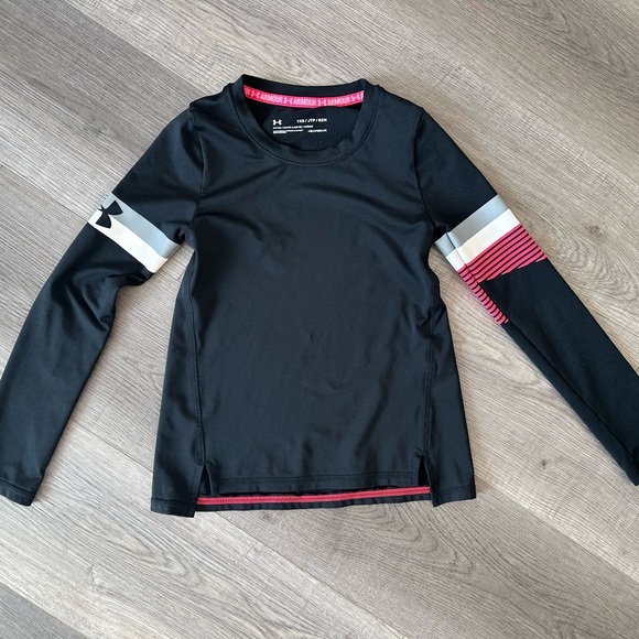 Under Armour Other - 3/24$ Under Armour girls long sleeve “heat gear” shirt size XS